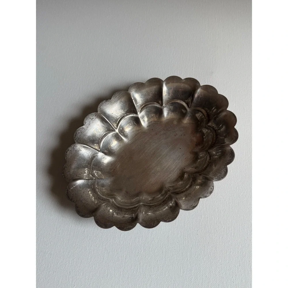 Vintage Silver Scalloped Oval Trinket Dish Metal Catchall Bowl Fluted Edge 8 in